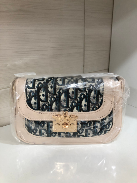 کیف پاسپورتی کیف دوشی زنانه چرم